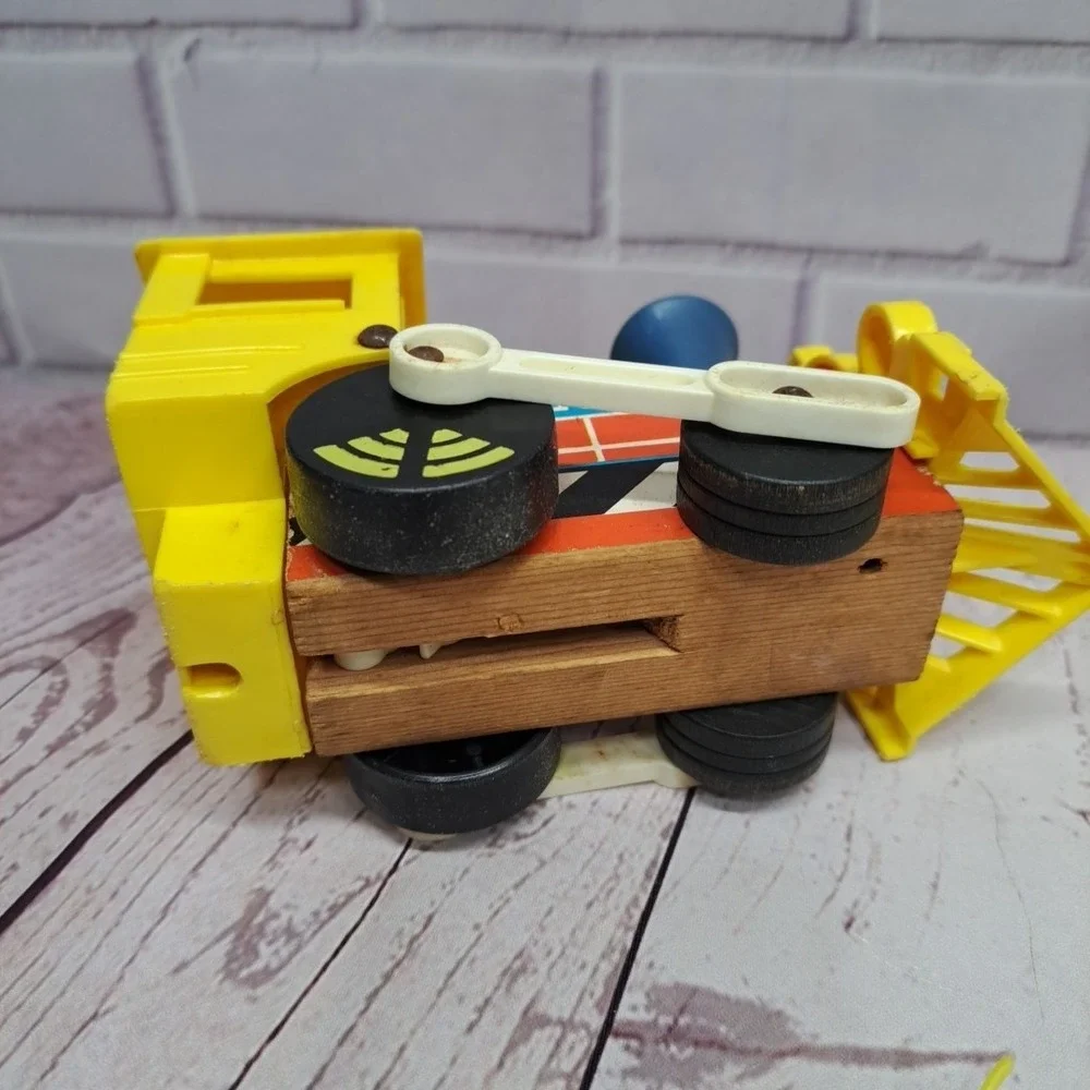 VTG Fisher Price Toot Toot Train 1964, Lot Of 3